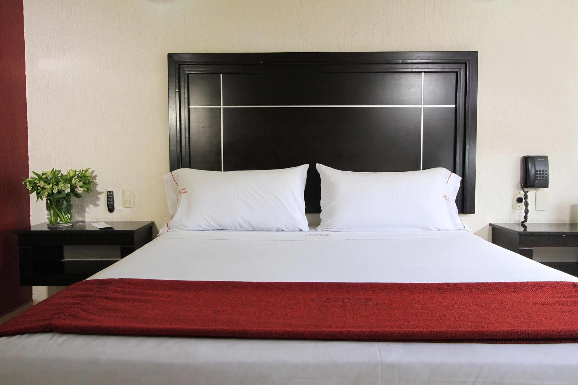 Hotel Estadio Guadalajara Extérieur photo